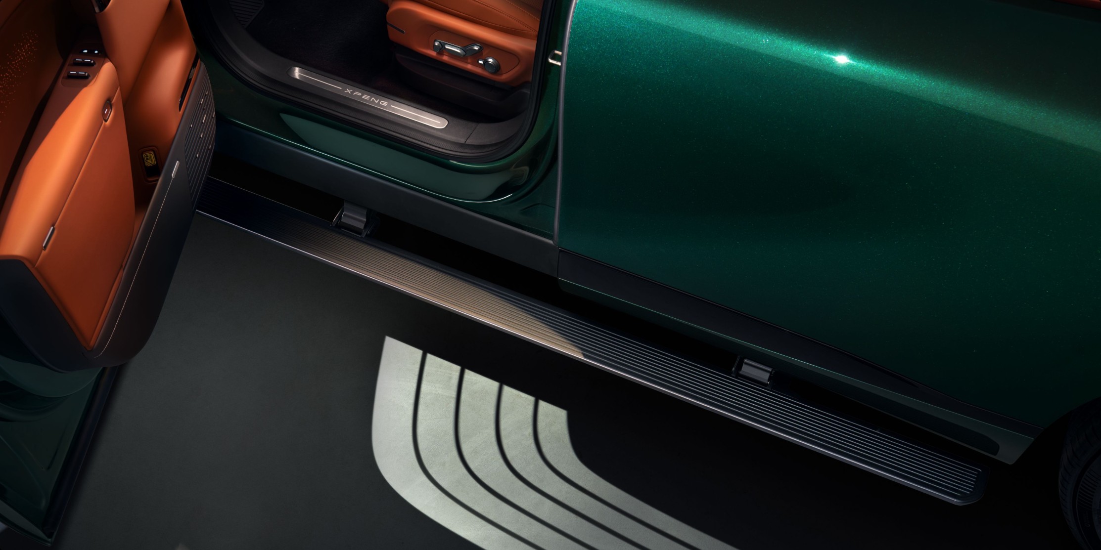 Integrated hidden power side step